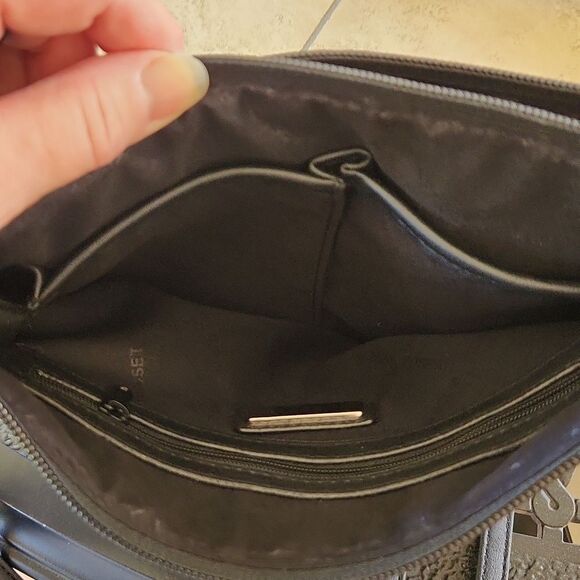 Rosetti black crossbody handbag with adjustable strap. - Picture 4 of 6